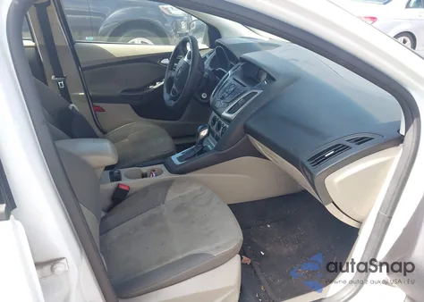 2014 Ford Focus Se z USA, uszkodzony, nr VIN 1FADP3K28EL243600